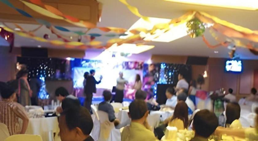 Ubon Hotel Ubon Ratchathani Bagian luar foto