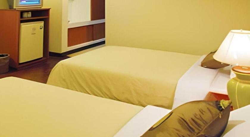 Ubon Hotel Ubon Ratchathani Bagian luar foto